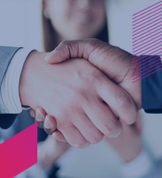 #PraCegoVer Texto: PORTABILIDADE DE SALÁRIO. Saiba como funciona. Imagem: mãos masculinas se cumprimentam em um gesto de fechamento de negócios, enquanto ao fundo uma moça sorri.